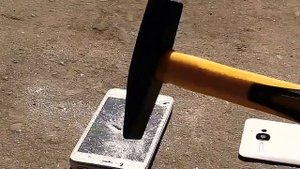 Телефон vs Молоток Что будет? Смотреть всем！Phone vs Hammer