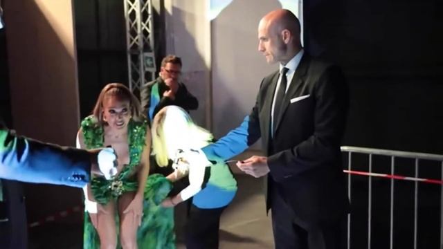 Jennifer Lopez wears “The Dress” again in a Versace Fashion Show in Milan 19 Years Later