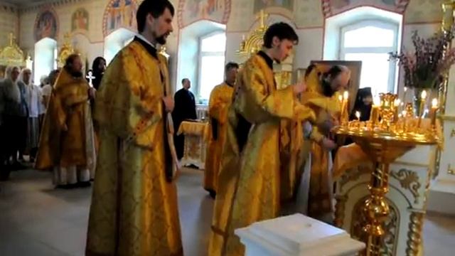 Славление святым апостолам Петру и Павлу по окончании Литургии смотреть онлайн