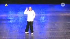 Классно танцует