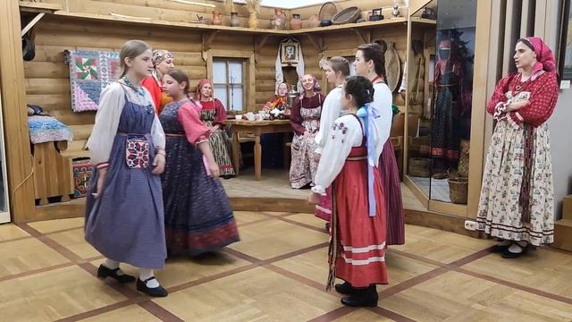 Семейная этностудия "Матица", г. Тверь. "На горе-то калина" - хороводная песня.