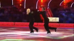 Роман Костомаров и Юлия Ковальчук в проекте "Ледниковый период"