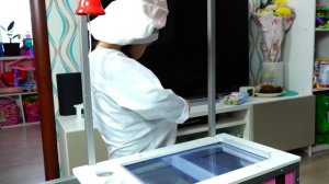 ИГРУШЕЧНАЯ ЕДА Амелька продает не настоящую еду Продавец вкусняшек