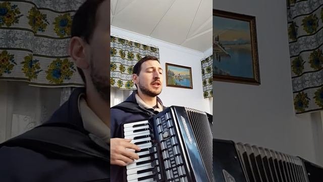 Опадает лист осенний!