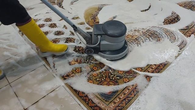 A Lot Of Dirty Thick Foam On The Woolen Carpet: Satisfying Process And Great Result At The End!
