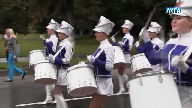 Парад в день города смотреть онлайн