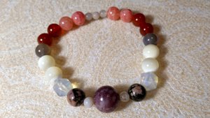 Мастер класс браслета. Браслет из натуральных камней . Браслет из бусин. mp4