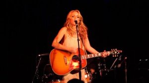 Ashley Monroe singing "Heart Like Mine" live in Nashville, March 7, 2013