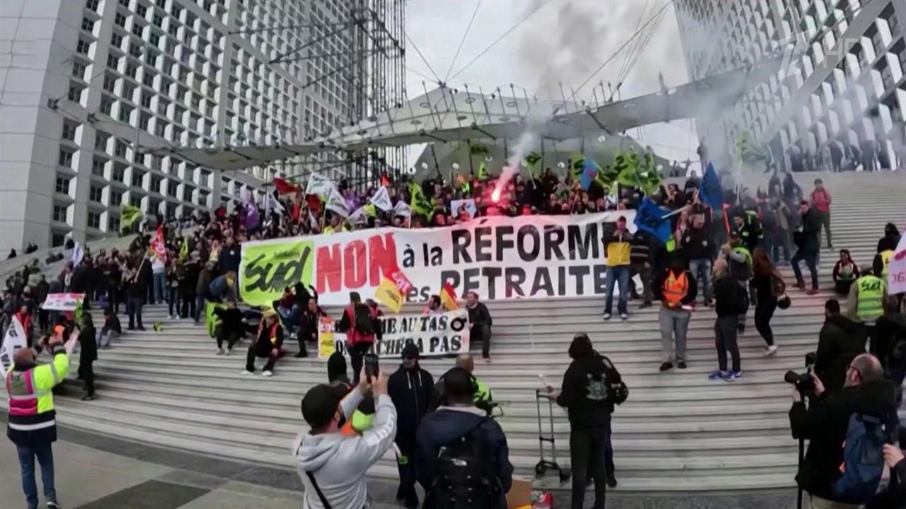 Протестующие захватили здание одной из крупнейших бирж Франции