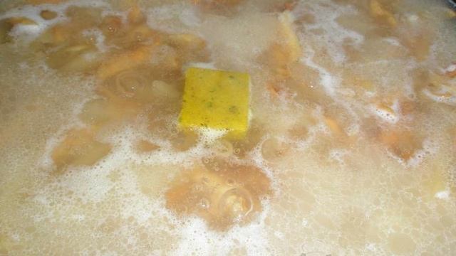 Жареные макароны с бульонным кубиком