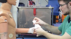 Неотложная помощь при капиллярном кровотечении (порезе пальца)