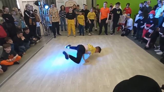 УЖи crew | ОТБОР crew vs crew | РЭП НА ГОЛОВЕ 10 г.Казань смотреть онлайн