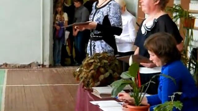 Выпускной,выдача аттестатов. смотреть онлайн