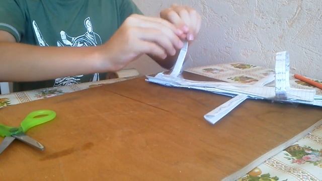 Как сделать держалку на руку для клинка ассасина из бумаги смотреть онлайн