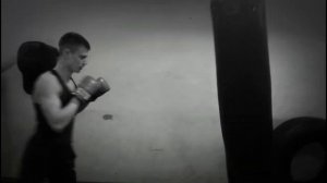 Тренировка-Работа по груше ногами и руками :)