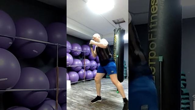 Удары руками Гантели. Упражнения с гантелями. Разные удары руками. Тайский бокс. Муай тай. Фитнес. смотреть онлайн