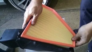 BMW E90 замена воздушного фильтра мотора    ---  BMW E90 air filter replacement