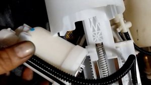 replace fuel filter Lexus ES300 tutorial