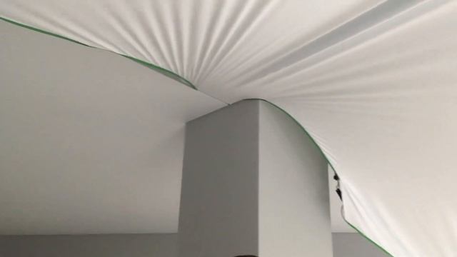 Обход колонны натяжным потолком при помощи разделительного профиля. Монтаж (натяжка полотна).