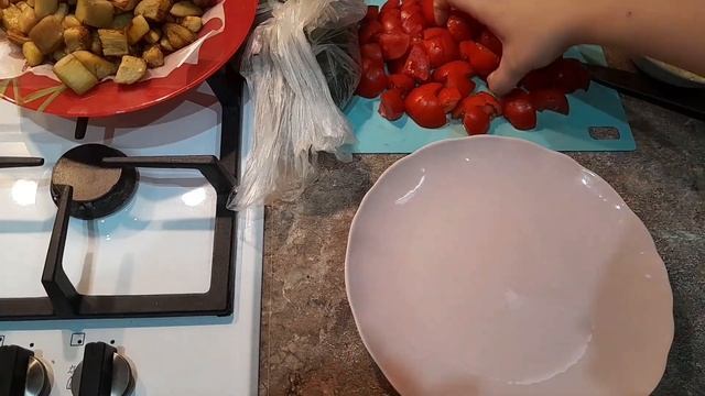 ОЧЕНЬ ВКУСНЫЙ,БЫСТРЫЙ И ПРОСТОЙ ТЁПЛЫЙ САЛАТ ИЗ БАКЛАЖАНОВ?#дом#семья#еда#салаты#салатизбаклажанов смотреть онлайн