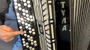 Учимся играть на баяне песню "НЕЖНОСТЬ"(Александра Пахмутова)