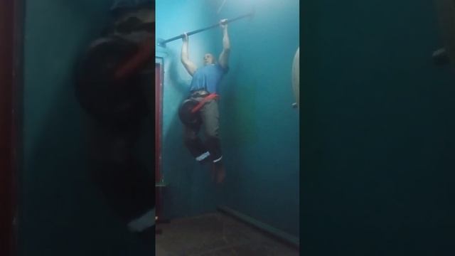 42 подтягивания с блином 10кг. Забелин Евгений. смотреть онлайн