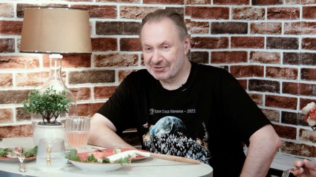 "Дорогая... у нас есть 15 минут!" - Тёплый салат или Возможна ли дружба между мужчиной и женщиной смотреть онлайн