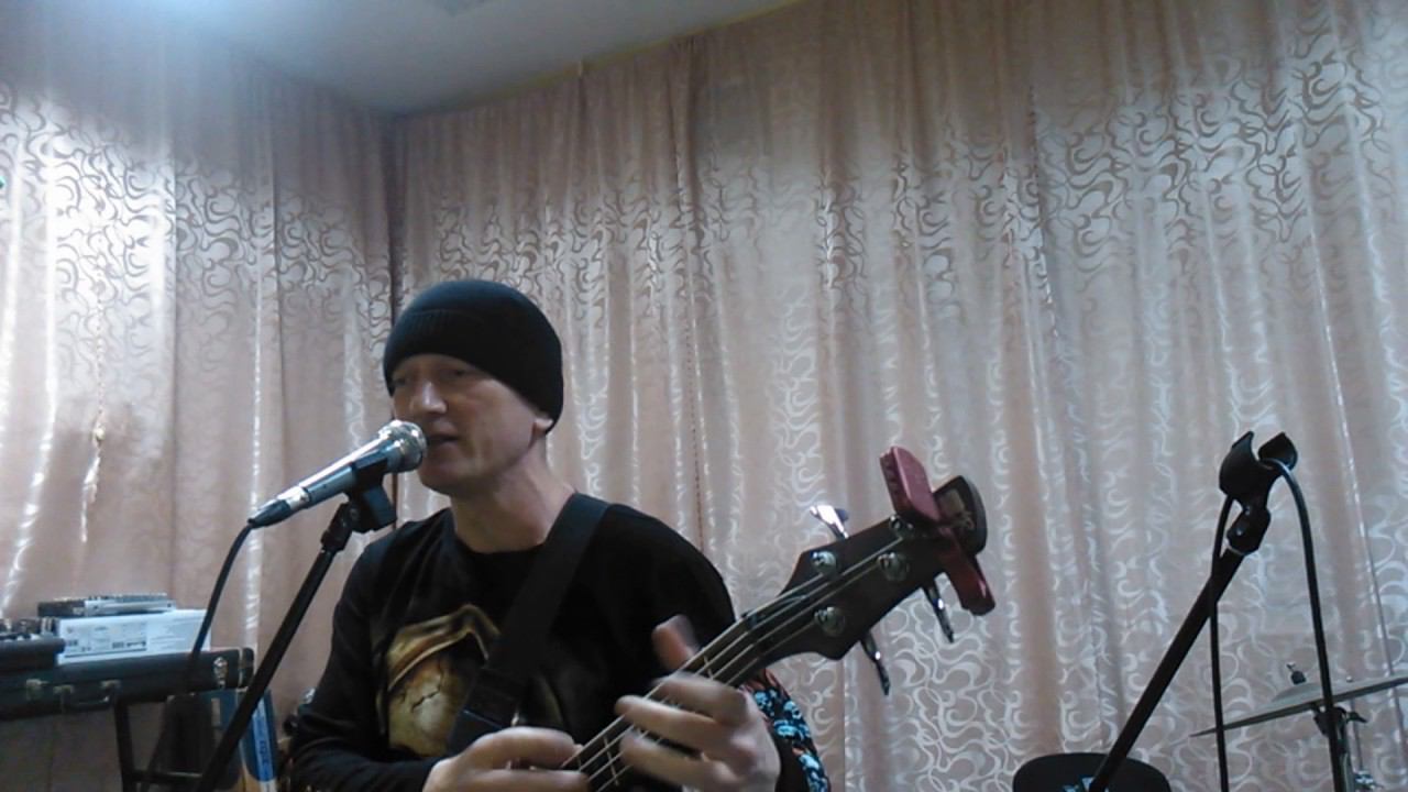Любо братцы! Под бас плюс соло.