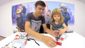 МИНЬОНЫ "ШАТКИЙ СТУЛ" КОНСТРУКТОР! Собираем конструктор, катапультируем миньона в бассейн!