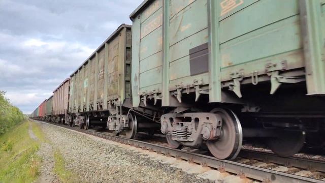 3ТЭ10М - 1384 с грузовым поездом следует по перегону Печора - Кожва смотреть онлайн