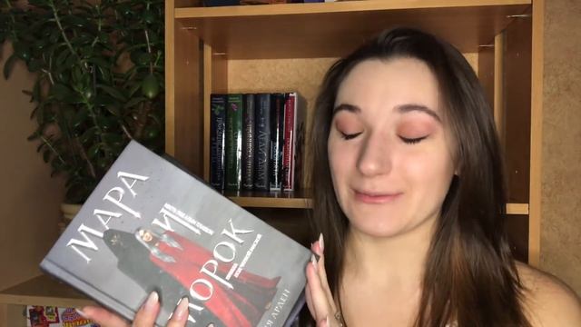 КНИЖНЫЕ ПОЛКИ 2021/ Тур по полкам/ Оформление книжной полки/Part 1 смотреть онлайн