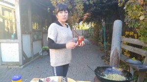 Капуста тушеная с курицей и грибами в казане