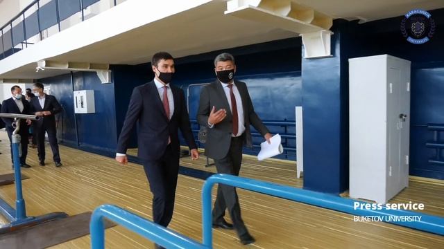 Серик Сапиев в Караганда Букетов Университете смотреть онлайн