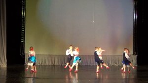 "Полька через ножку".