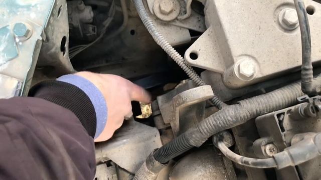 Замена ремня генератора на Рено симбол смотреть онлайн