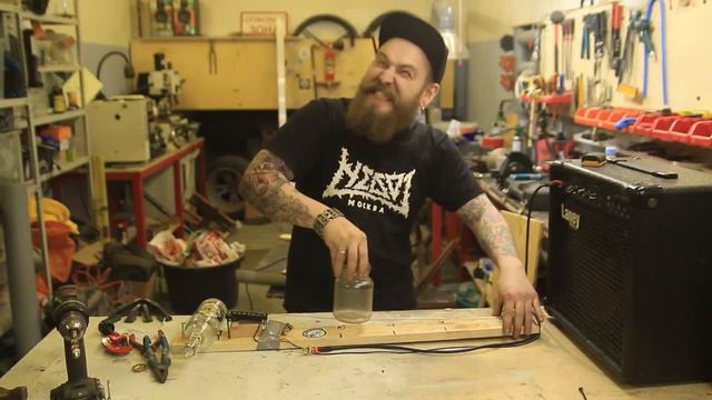 Диддли бо Инструмент из мусора своими руками смотреть онлайн