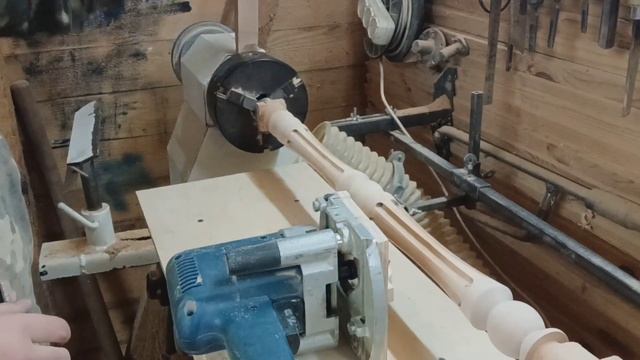 Фрезерування прямих канелюрів на декорах та балясинах. Фрезеровка канелюров.