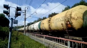 Поезд везёт бензин всего 60 вагон