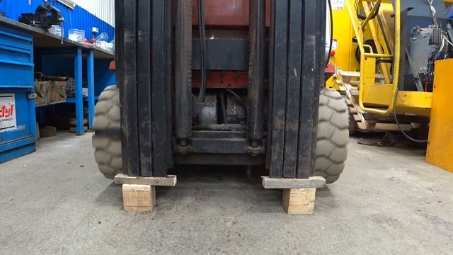 "Tesla" can't do this. Tank turn of the forklift. "Rivian" has invented nothing new. смотреть онлайн