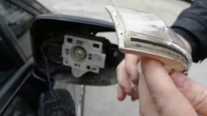 Honda Civic 4D. Замена повторителя поворотника в зеркале.