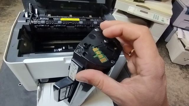 HP laser 107a как достать картридж! смотреть онлайн