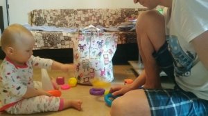 ПАПА В 40. Как научить ребенка собирать пирамидку.