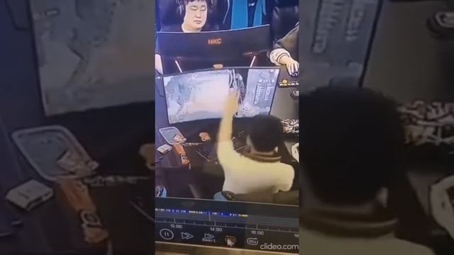 От радости сломал монитор / Камера наблюдения смотреть онлайн