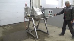 Двуконусный смеситель сухих компонентов с  впрыском жидких добавок