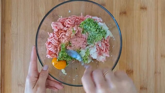 Котлеты куриные. С  кабачками в духовке. Все просто и вкусно.