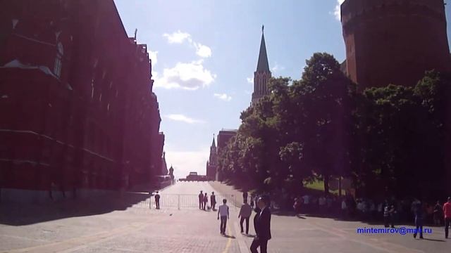 Очередь в Мавзолей В. И. Ленина на Красной площади