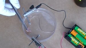 Эксперимент №21. Электричество растворяет металлы, или Что такое активный анод