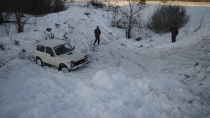 Стандартная Нива в Крутую горку.