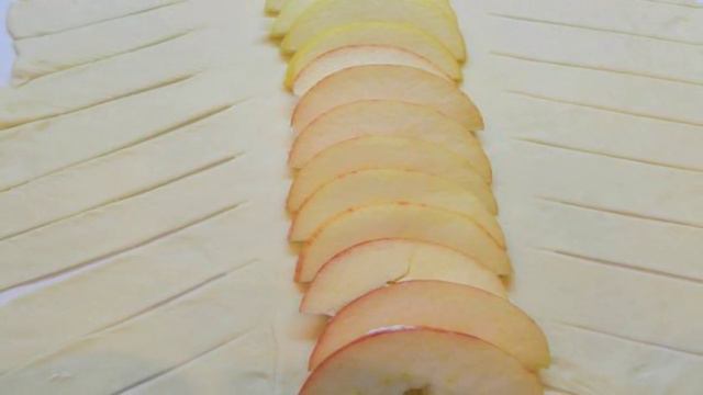 Яблочно - ореховый рулет