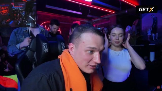 ДЕВУШКА ПОЦЕЛОВАЛА ЭДВАРДА БИЛА смотреть онлайн